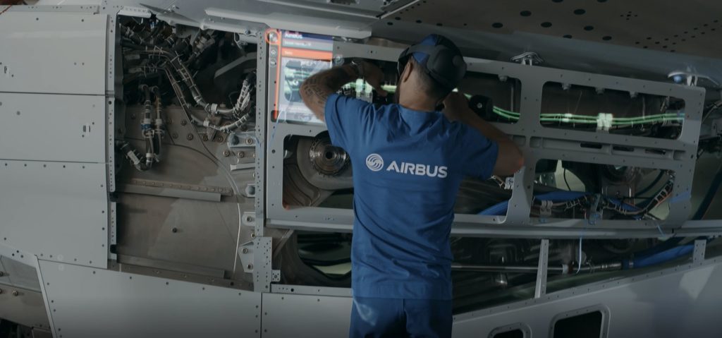 Airbus ne sera pas la seule société aéronautique à profiter de la réalité mixte. // Source : Microsoft Airbus ne sera pas la seule société aéronautique à profiter de la réalité mixte. // Source : Microsoft