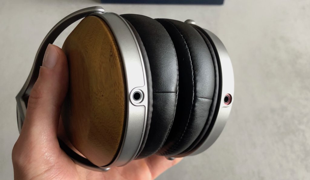 Le dessous du casque Denon AH-D9200 // Source : Numerama Le dessous du casque Denon AH-D9200 // Source : Numerama