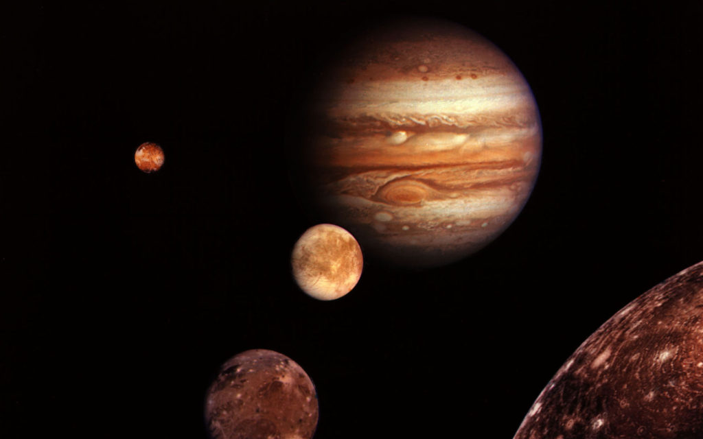 Jupiter et ses lunes galiléennes. // Source : Domaine public (photo recadrée) Jupiter et ses lunes galiléennes. // Source : Domaine public (photo recadrée)
