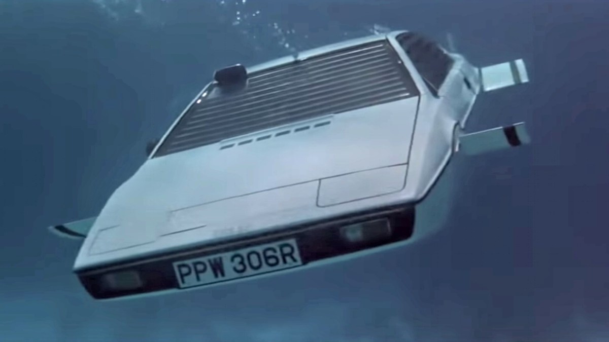 La voiture sous marin dans l'Espion qui m'aimait // Source : YouTube/Movieclips La voiture sous marin dans l'Espion qui m'aimait // Source : YouTube/Movieclips