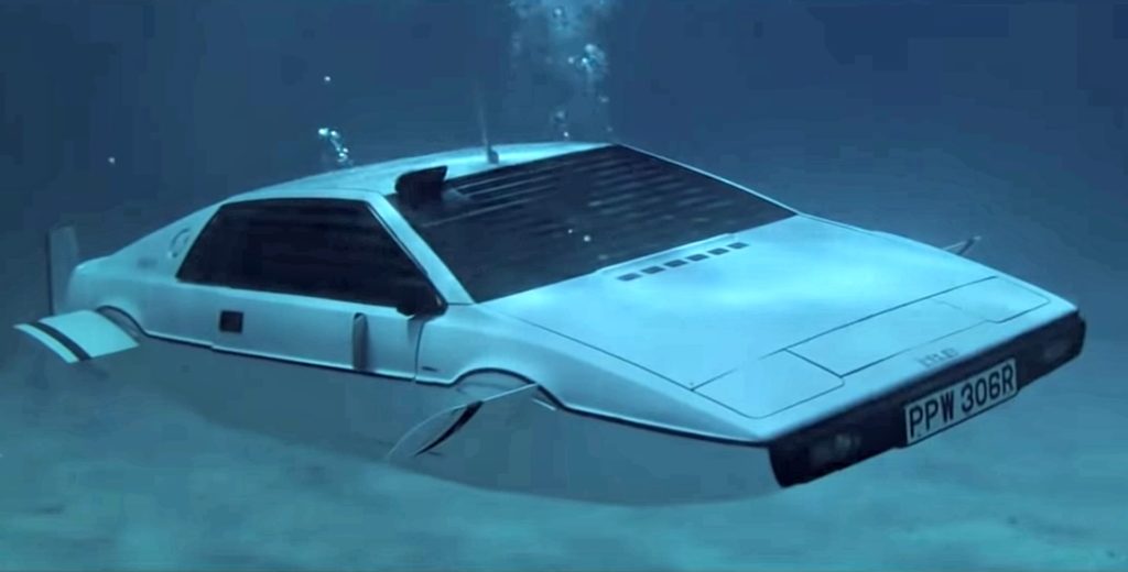 La voiture sous marin dans l'Espion qui m'aimait // Source : YouTube/Movieclips La voiture sous marin dans l'Espion qui m'aimait // Source : YouTube/Movieclips