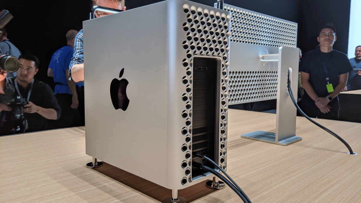 Alors, ça se refroidit comment un Mac Pro ? // Source : Julien Cadot pour Numerama Alors, ça se refroidit comment un Mac Pro ? // Source : Julien Cadot pour Numerama