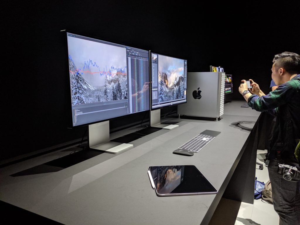Mac Pro 2019 et Pro Display XDR // Source : Julien Cadot pour Numerama Mac Pro 2019 et Pro Display XDR // Source : Julien Cadot pour Numerama