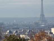 Paris sous la pollution. // Source : Flickr/CC/Jeanne Menjoulet (photo recardée)