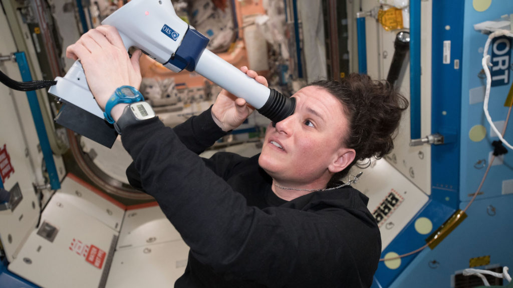 L'astronaute Serena Auñón-Chancellor dans l'ISS. // Source : Wikimedia/CC/Nasa (photo recadrée) L'astronaute Serena Auñón-Chancellor dans l'ISS. // Source : Wikimedia/CC/Nasa (photo recadrée)