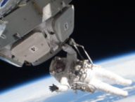 Un astronaute de l'ISS pendant une sortie. // Source : Pxhere (photo recadrée) Un astronaute de l'ISS pendant une sortie. // Source : Pxhere (photo recadrée)