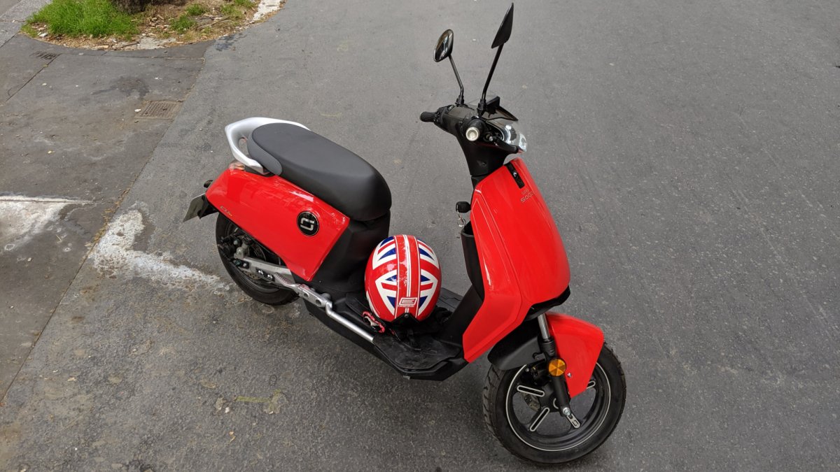 Scooter électrique Super Soco Cu-x // Source : Julien Cadot pour Numerama Scooter électrique Super Soco Cu-x // Source : Julien Cadot pour Numerama
