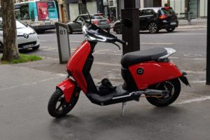 Scooter électrique Super Soco Cu-x // Source : Julien Cadot pour Numerama