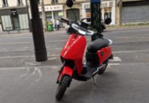 Scooter électrique Super Soco Cu-x // Source : Julien Cadot pour Numerama Scooter électrique Super Soco Cu-x // Source : Julien Cadot pour Numerama
