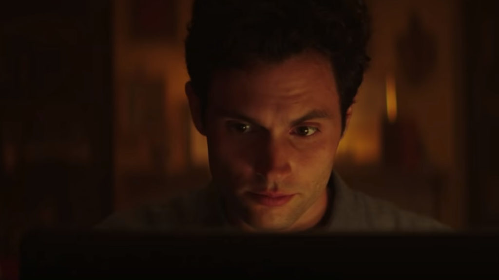 Extrait de la série You, diffusée sur Netflix. // Source : Capture d'écran YouTube / Netflix Extrait de la série You, diffusée sur Netflix. // Source : Capture d'écran YouTube / Netflix