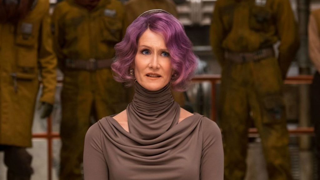 Même si la France ne veut pas faire dans le spectacle, on ne peut que se projeter dans les œuvres cultes de la pop culture. Ici, la vice-amirale Holdo dans Les Derniers Jedi. // Source : Disney Même si la France ne veut pas faire dans le spectacle, on ne peut que se projeter dans les œuvres cultes de la pop culture. Ici, la vice-amirale Holdo dans Les Derniers Jedi. // Source : Disney