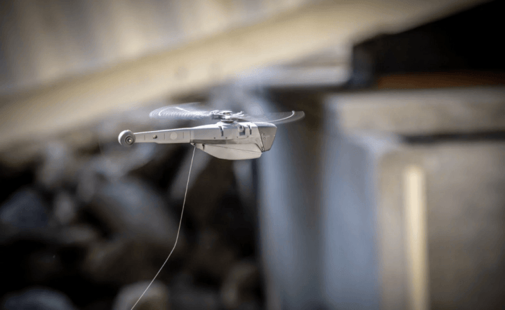 Le Black Hornet est un mini drone utilisé par l'armée française. // Source : FLIR