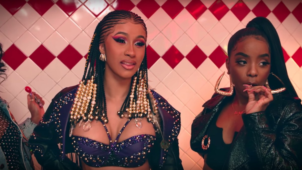 Cardi B dans un clip // Source : YouTube/Cardi B Cardi B dans un clip // Source : YouTube/Cardi B
