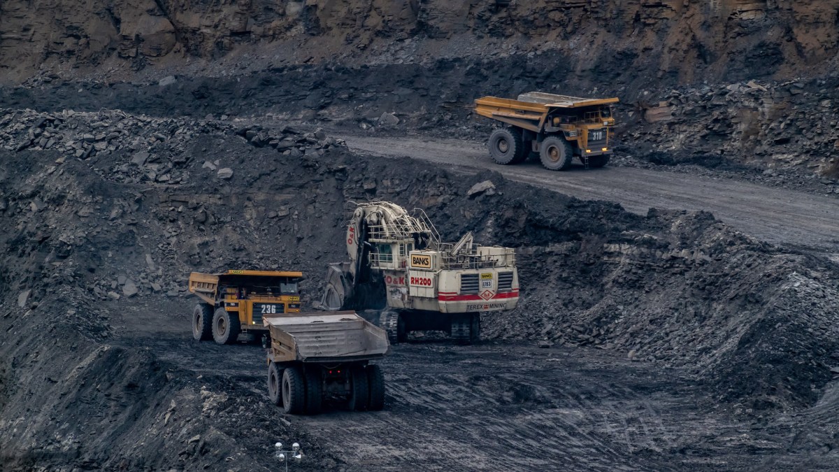 L'extraction du charbon. // Source : Flickr/CC/Rab,Driver of P300NJB @Grampian Continental (photo recadrée) L'extraction du charbon. // Source : Flickr/CC/Rab,Driver of P300NJB @Grampian Continental (photo recadrée)