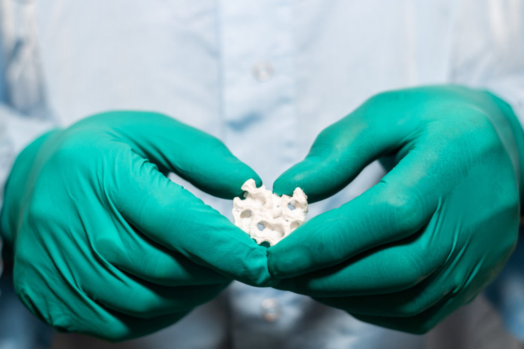 Un échantillon d'os humain imprimé en 3D. // Source : ESA – SJM Photography Un échantillon d'os humain imprimé en 3D. // Source : ESA – SJM Photography