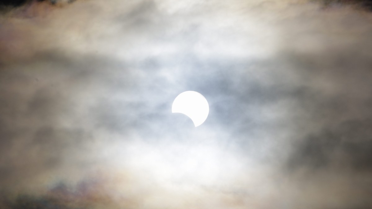 L'éclipse vue depuis Temuco, au Chili. // Source : Flickr/CC/Carlos Riquelme (photo recadrée) L'éclipse vue depuis Temuco, au Chili. // Source : Flickr/CC/Carlos Riquelme (photo recadrée)