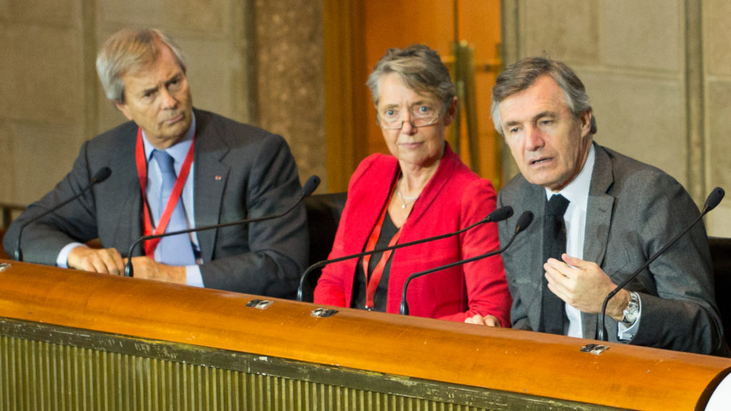 Elisabeth Borne (au centre), lors d'un colloque en 2015. // Source : Wikimedia/CC/Jérémy Barande / Ecole polytechnique Université Paris-Saclay (photo recadrée) Elisabeth Borne (au centre), lors d'un colloque en 2015. // Source : Wikimedia/CC/Jérémy Barande / Ecole polytechnique Université Paris-Saclay (photo recadrée)