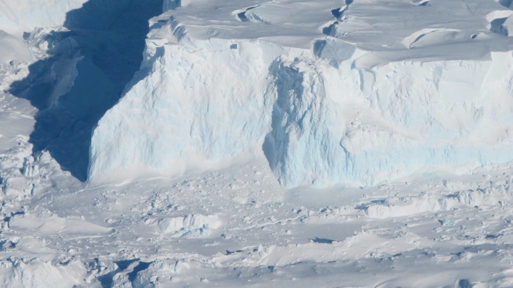 Le glacier de Thwaites. // Source : Wikimedia/CC/Nasa Ice Le glacier de Thwaites. // Source : Wikimedia/CC/Nasa Ice