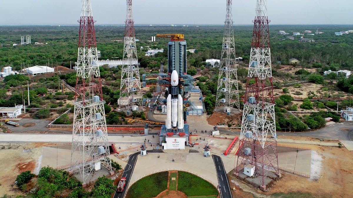 La fusée GSLV sur son pas de tir. // Source : ISRO La fusée GSLV sur son pas de tir. // Source : ISRO