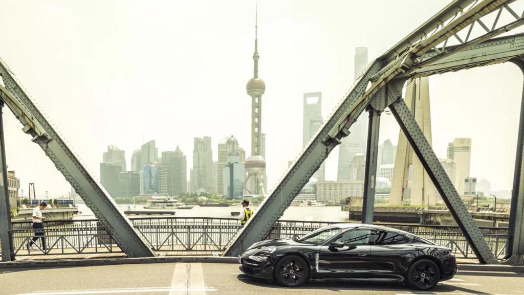 Porsche Taycan à Shanghai // Source : Porsche Porsche Taycan à Shanghai // Source : Porsche