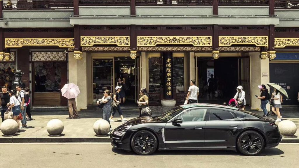 Porsche Taycan à Shanghai // Source : Porsche Porsche Taycan à Shanghai // Source : Porsche
