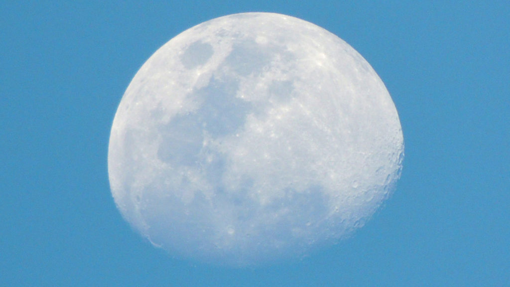 La Lune est plus ancienne que prévu. // Source : Pxhere/CC0 Domaine public (photo recadrée) La Lune est plus ancienne que prévu. // Source : Pxhere/CC0 Domaine public (photo recadrée)