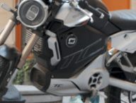 La moto électrique Super Soco TC Max  // Source : Louise Audry pour Vroom/Numerama