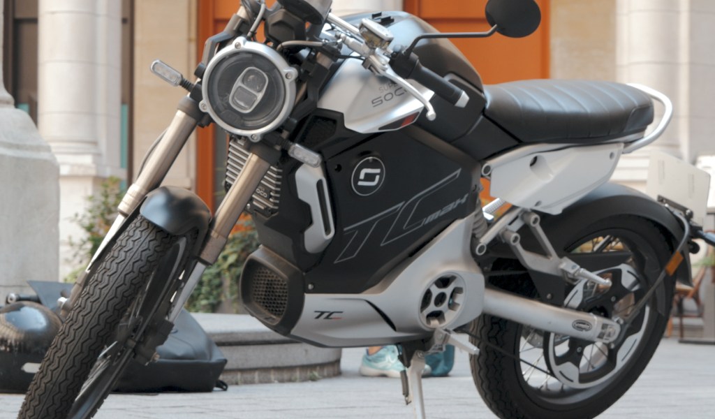 La moto électrique Super Soco TC Max  // Source : Louise Audry pour Vroom/Numerama