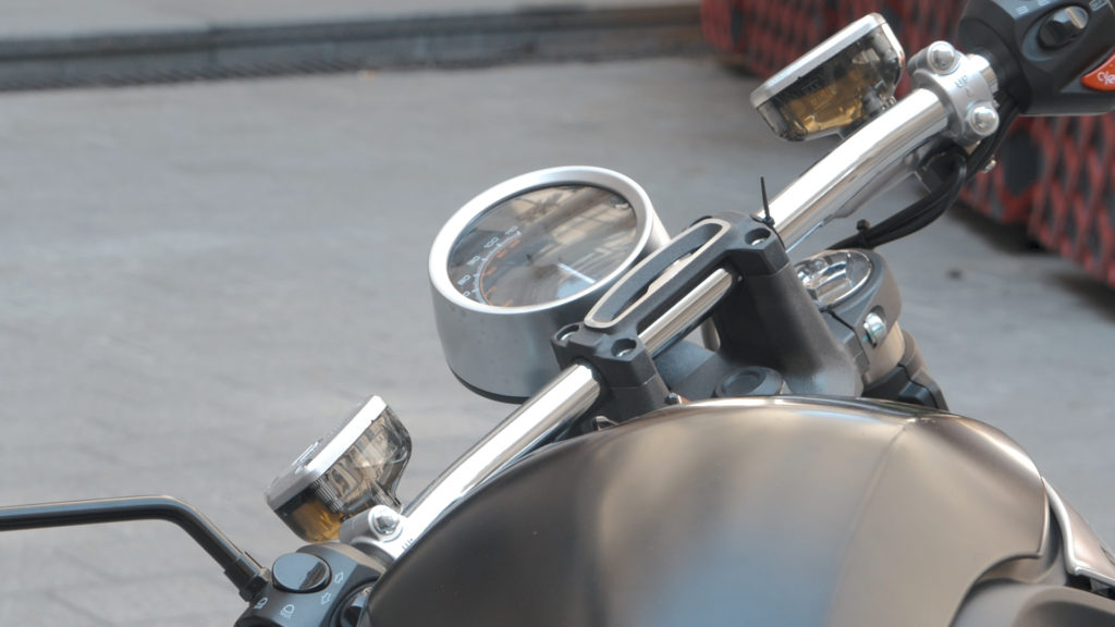 La moto électrique Super Soco TC Max // Source : Louise Audry pour Vroom/Numerama La moto électrique Super Soco TC Max // Source : Louise Audry pour Vroom/Numerama