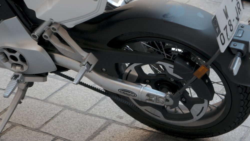 La moto électrique Super Soco TC Max  // Source : Louise Audry pour Vroom/Numerama