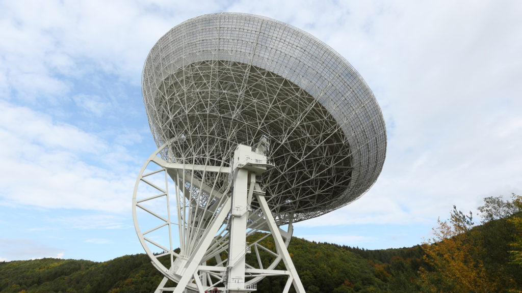 Un radiotélescope. // Source : Pixabay (photo recadrée) Un radiotélescope. // Source : Pixabay (photo recadrée)