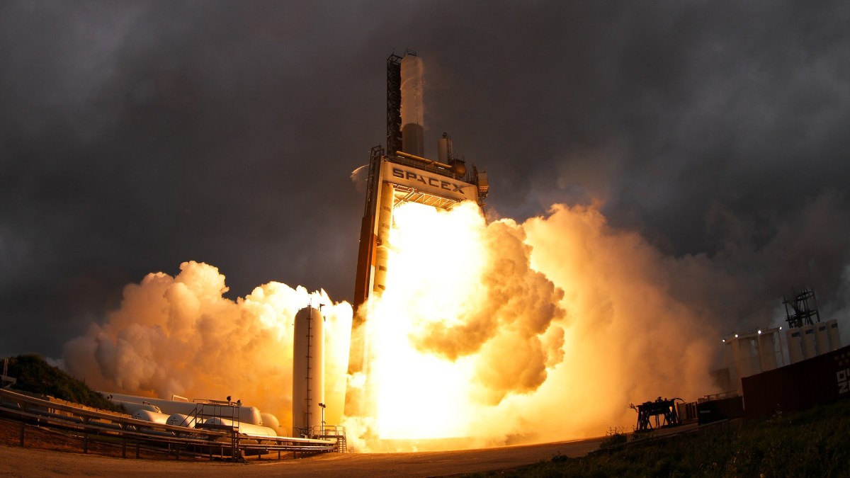 Un test chez SpaceX. // Source : Pixabay (photo recadrée) Un test chez SpaceX. // Source : Pixabay (photo recadrée)
