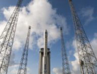 Une fusée Vega sur son pas de tir. // Source : ESA–M. Pedoussaut