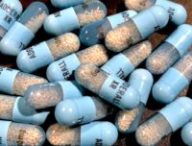 Des pilules d'Adderall // Source : Wikimedia/Benjamin Vincent Kasapoglu