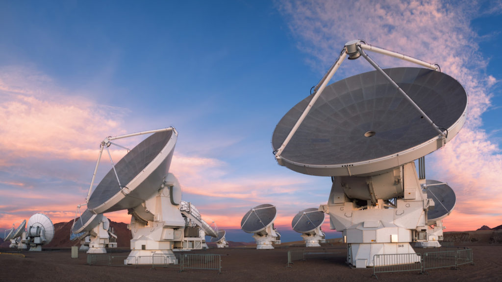 L'observatoire ALMA au Chili. // Source : P. Horálek/ESO (photo recadrée) L'observatoire ALMA au Chili. // Source : P. Horálek/ESO (photo recadrée)