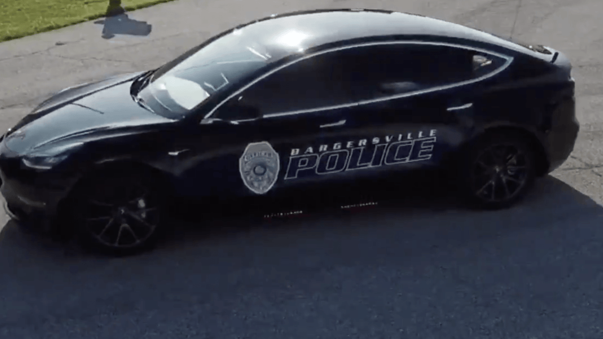 Tesla Model 3 de la police // Source : Twitter Todd Bertram Tesla Model 3 de la police // Source : Twitter Todd Bertram