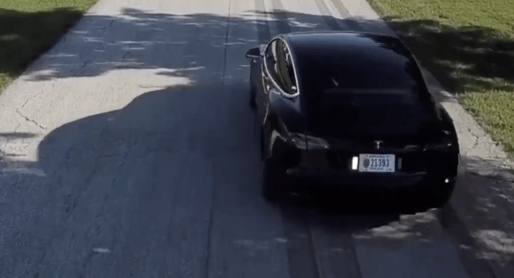 Tesla Model 3 de la police // Source : Twitter Todd Bertram Tesla Model 3 de la police // Source : Twitter Todd Bertram