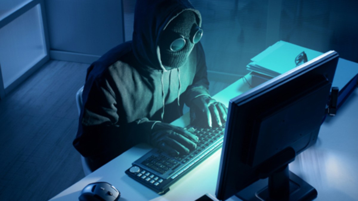 Un hacker porte aussi des gants, visiblement. // Source : Wikipedia Un hacker porte aussi des gants, visiblement. // Source : Wikipedia