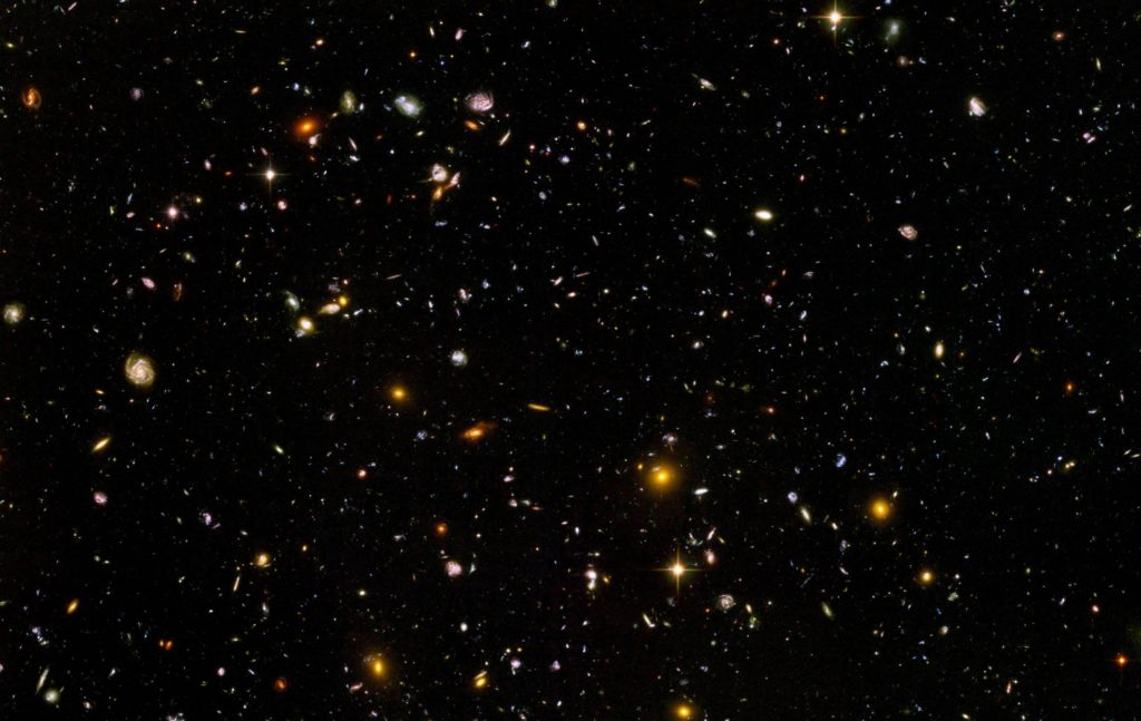 Le champ profond de l'univers pris par Hubble. Le champ profond de l'univers pris par Hubble.