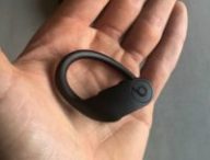 Écouteur gauche Powerbeats Pro // Source : Numerama
