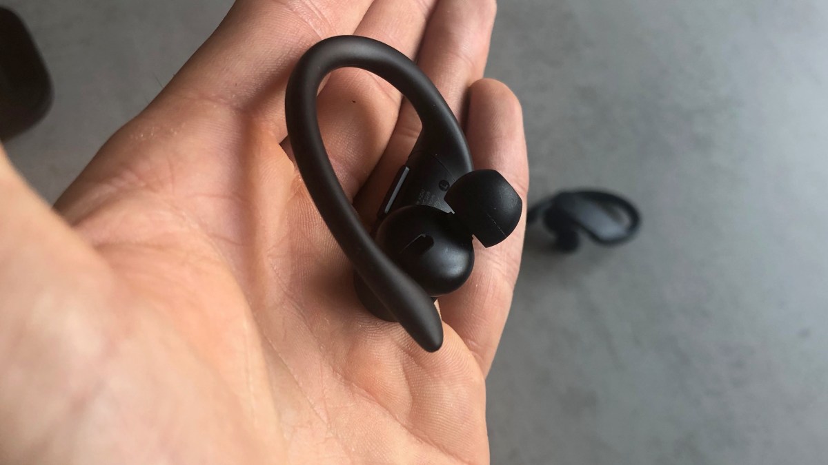 Écouteur gauche Powerbeats Pro // Source : Numerama