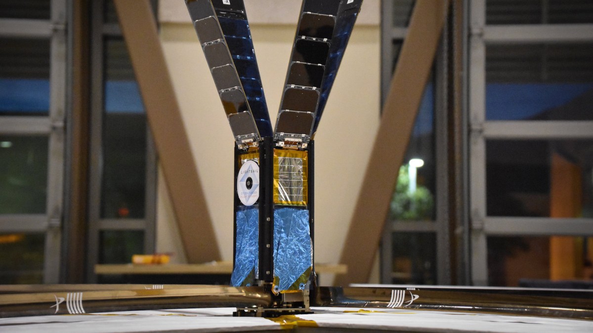 La sonde LightSail-2. // Source : Flickr/CC/The Planetary Society (photo recadrée) La sonde LightSail-2. // Source : Flickr/CC/The Planetary Society (photo recadrée)