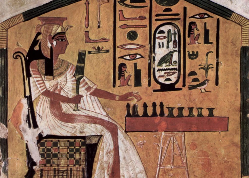 La reine égyptienne Néfertari jouant au senet (peinture trouvée dans sa tombe). // Source : The Yorck Project La reine égyptienne Néfertari jouant au senet (peinture trouvée dans sa tombe). // Source : The Yorck Project