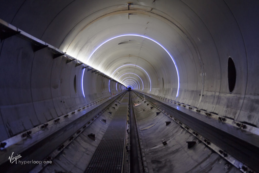 L'intérieur d'un tube où circulent les pods d'hyperloop. // Source : Hyperloop One L'intérieur d'un tube où circulent les pods d'hyperloop. // Source : Hyperloop One