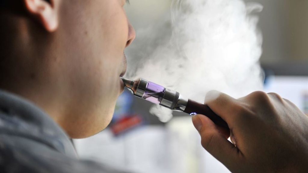 Une cigarette électronique // Source : Airman st Class Erica Crossen Une cigarette électronique // Source : Airman st Class Erica Crossen