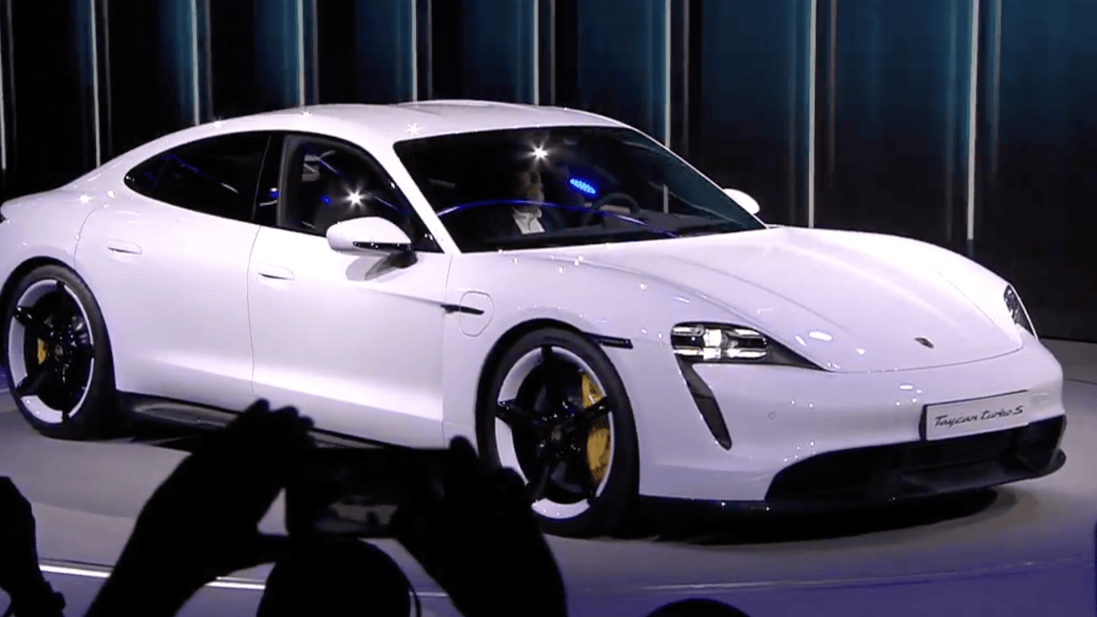 La Porsche Taycan // Source : YouTube/Porsche La Porsche Taycan // Source : YouTube/Porsche