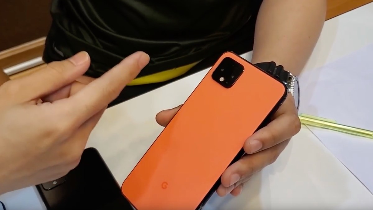 Le Google Pixel 4 XL en orange // Source : Capture YouTube Le Google Pixel 4 XL en orange // Source : Capture YouTube