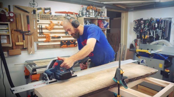 Stéphane Tipauste dans son atelier Stéphane Tipauste dans son atelier
