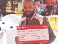 Cyril Hanouna promeut la marque. // Source : Twitter