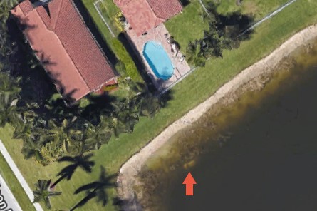La voiture est sur le bord du lac // Source : Google Maps / Capture d'écran Numerama La voiture est sur le bord du lac // Source : Google Maps / Capture d'écran Numerama